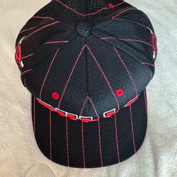 🧢NWOT‼️ MITCHELL & NESS HARDWOOD CLASSICS NBA CHICAGO BULLS LOGO HAT‼️🧢 - Picture 5 of 16